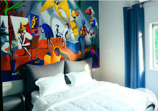  喜德对于酒店的墙体彩绘而言更注重哪些方面？